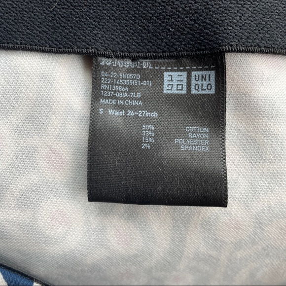 Uniqlo print flare skirt small - Picture 2 of 3